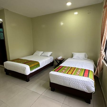 Hostal Marin Central Quito Extérieur photo