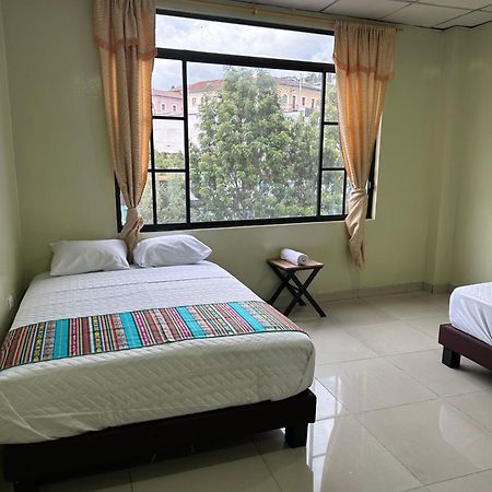 Hostal Marin Central Quito Extérieur photo